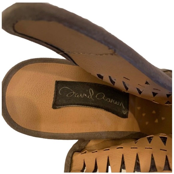 David Aaron Perforated Peep Toe Booties Taupe Size 7.5 - Picture 8 of 8